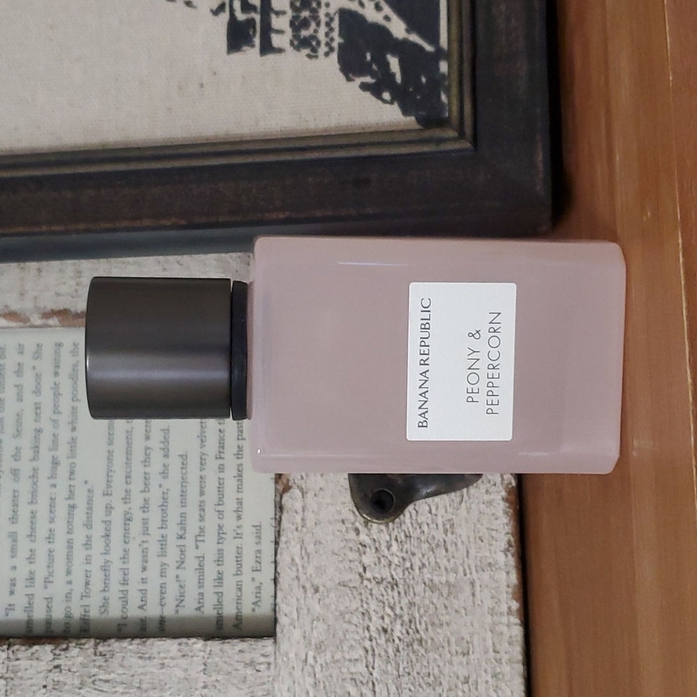 Banana Republic Peony & Peppercorn 2.5 oz 75 ml
